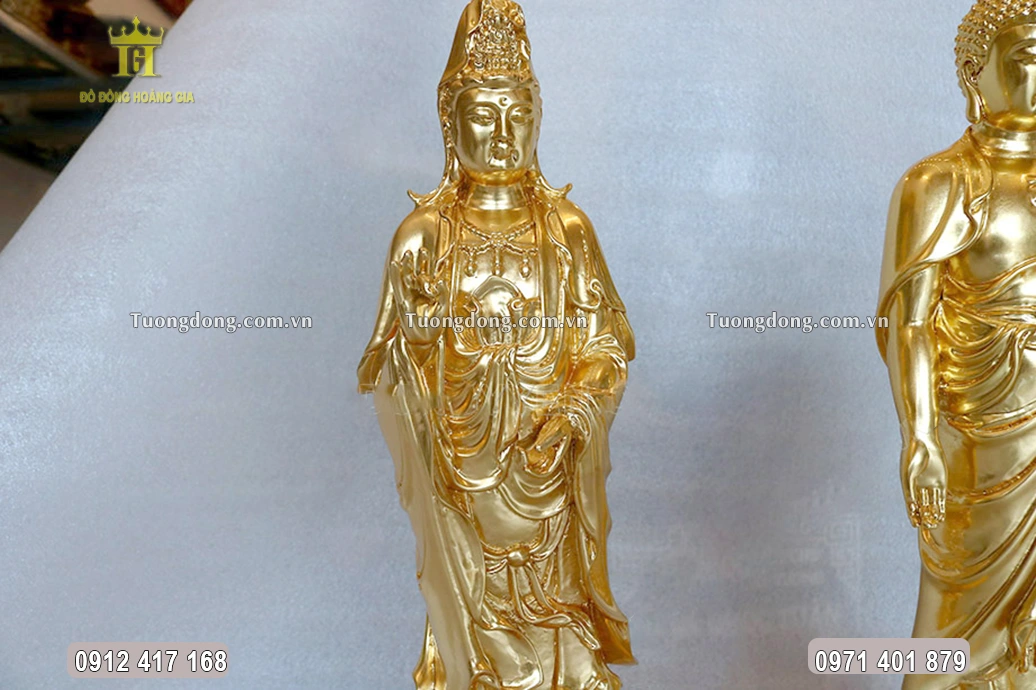 Từng họa tiết hoa văn trên bức tượng được chạm khắc sắc nét